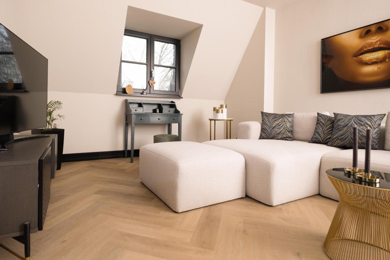 * Stadtvilla Plauen * * Aussergewoehnlich * 2 Zimmerwohnung * Zentrumsnah 외부 사진